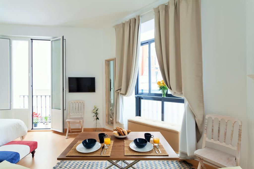 Hostly Acetres 1A Loft In City Center, Comunal Terrace, Fibre,Parking Optional Sevilla Bagian luar foto