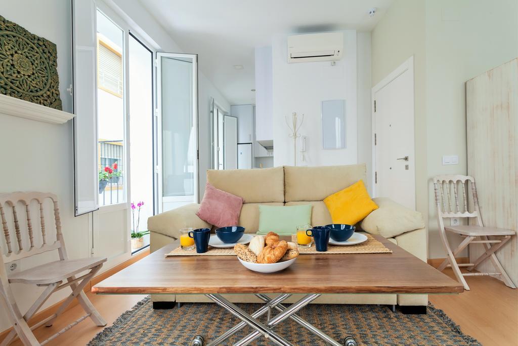 Hostly Acetres 1A Loft In City Center, Comunal Terrace, Fibre,Parking Optional Sevilla Bagian luar foto