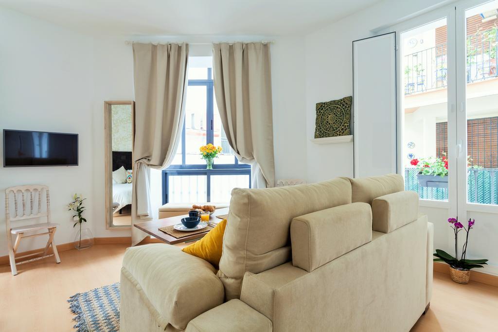 Hostly Acetres 1A Loft In City Center, Comunal Terrace, Fibre,Parking Optional Sevilla Bagian luar foto