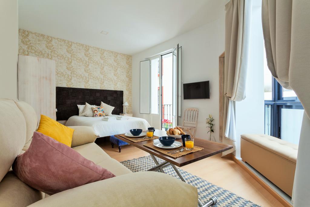 Hostly Acetres 1A Loft In City Center, Comunal Terrace, Fibre,Parking Optional Sevilla Bagian luar foto