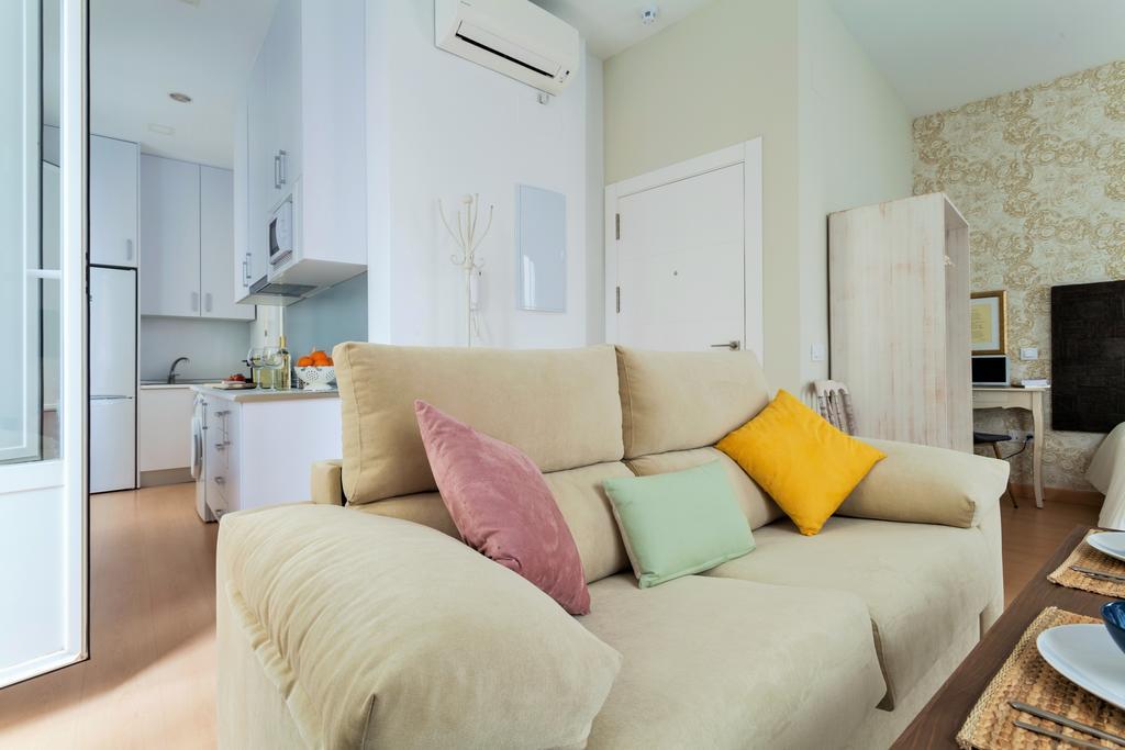 Hostly Acetres 1A Loft In City Center, Comunal Terrace, Fibre,Parking Optional Sevilla Bagian luar foto