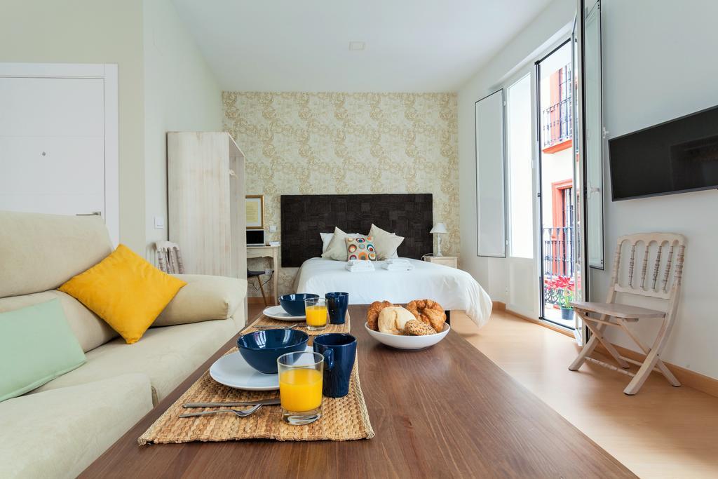 Hostly Acetres 1A Loft In City Center, Comunal Terrace, Fibre,Parking Optional Sevilla Bagian luar foto