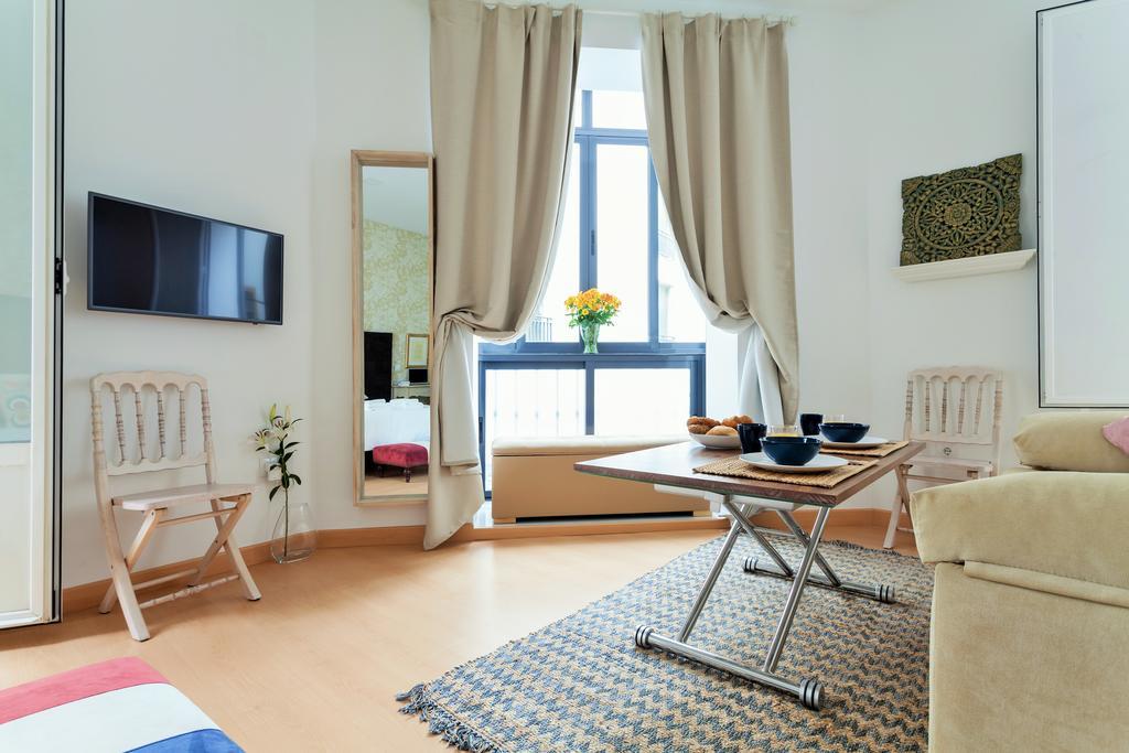 Hostly Acetres 1A Loft In City Center, Comunal Terrace, Fibre,Parking Optional Sevilla Bagian luar foto