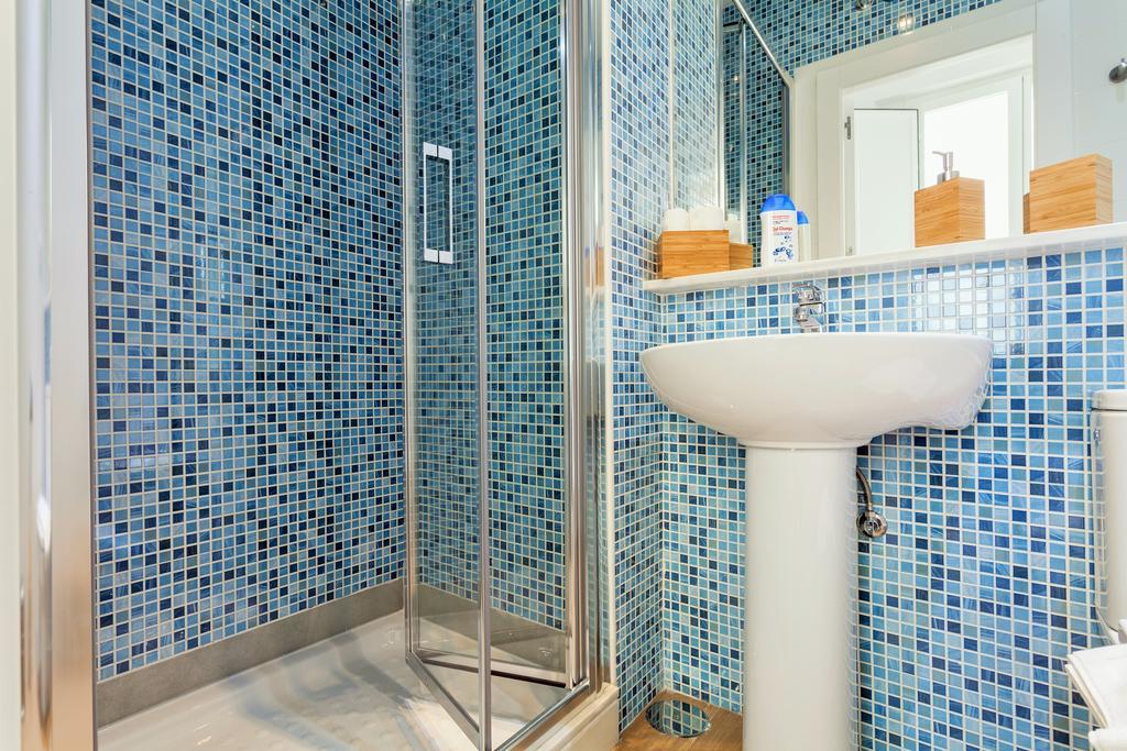 Hostly Acetres 1A Loft In City Center, Comunal Terrace, Fibre,Parking Optional Sevilla Bagian luar foto