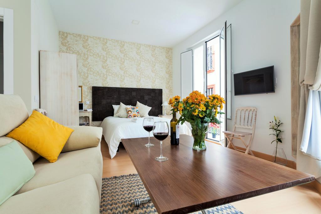 Hostly Acetres 1A Loft In City Center, Comunal Terrace, Fibre,Parking Optional Sevilla Bagian luar foto
