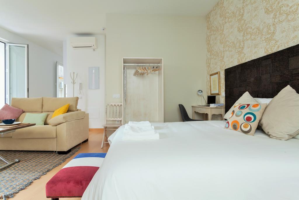 Hostly Acetres 1A Loft In City Center, Comunal Terrace, Fibre,Parking Optional Sevilla Bagian luar foto
