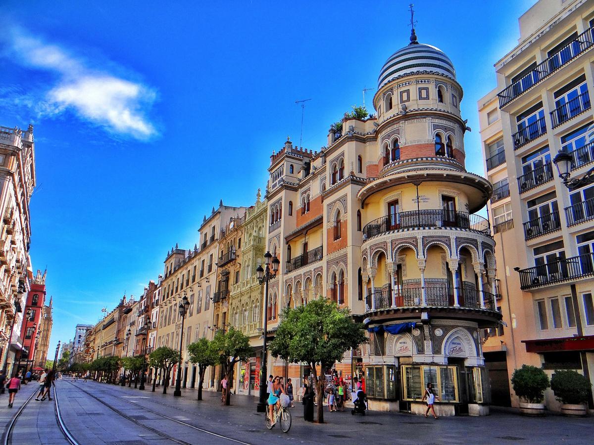 Hostly Acetres 1A Loft In City Center, Comunal Terrace, Fibre,Parking Optional Sevilla Bagian luar foto