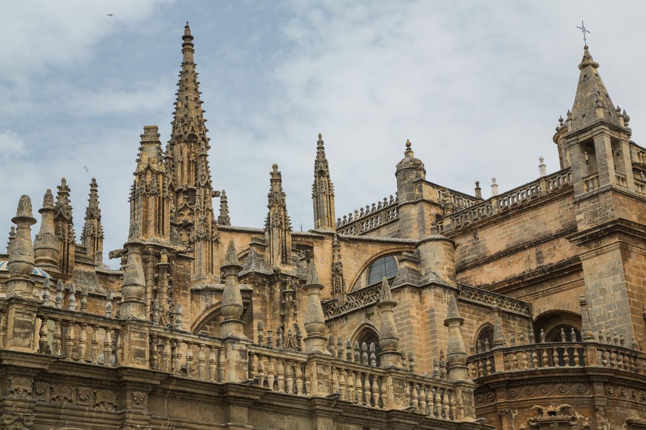 Hostly Acetres 1A Loft In City Center, Comunal Terrace, Fibre,Parking Optional Sevilla Bagian luar foto