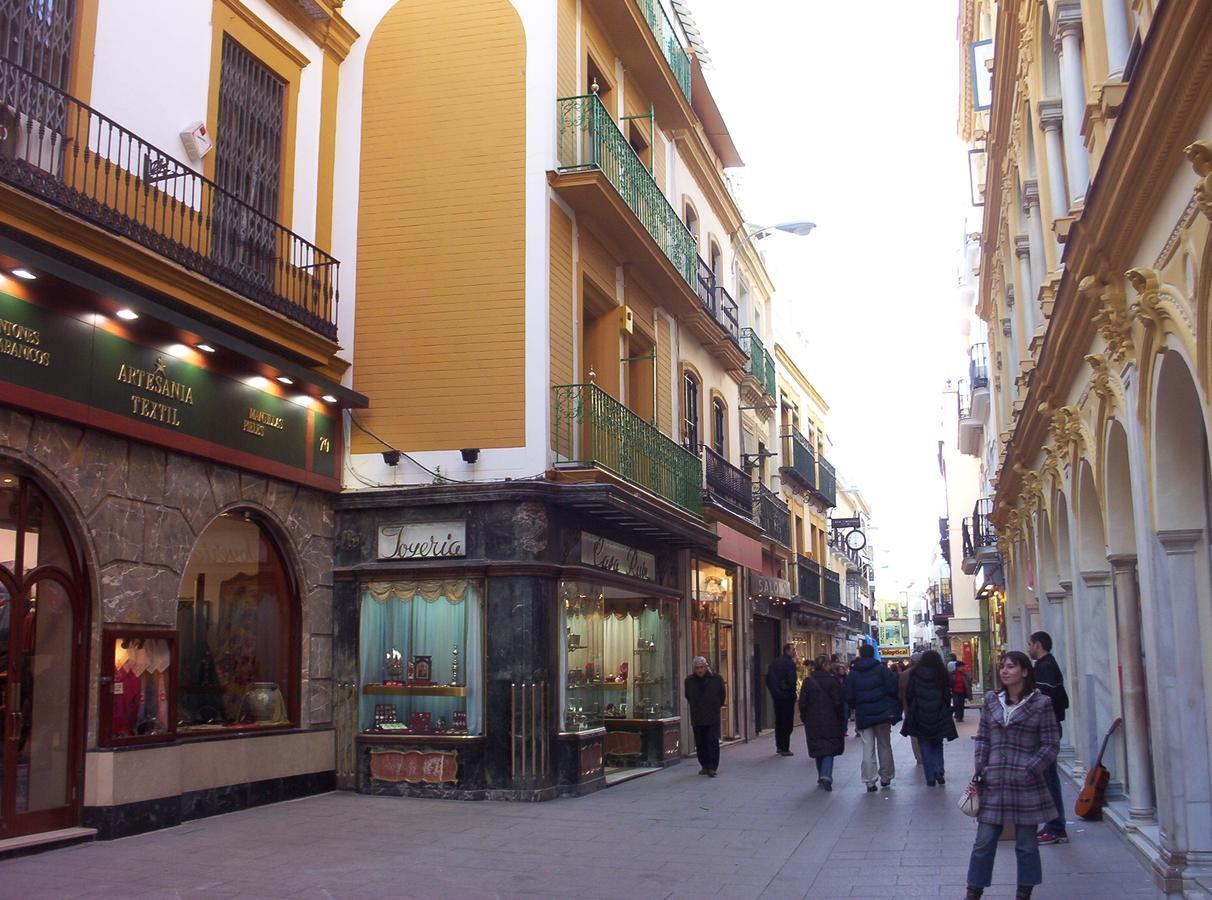 Hostly Acetres 1A Loft In City Center, Comunal Terrace, Fibre,Parking Optional Sevilla Bagian luar foto