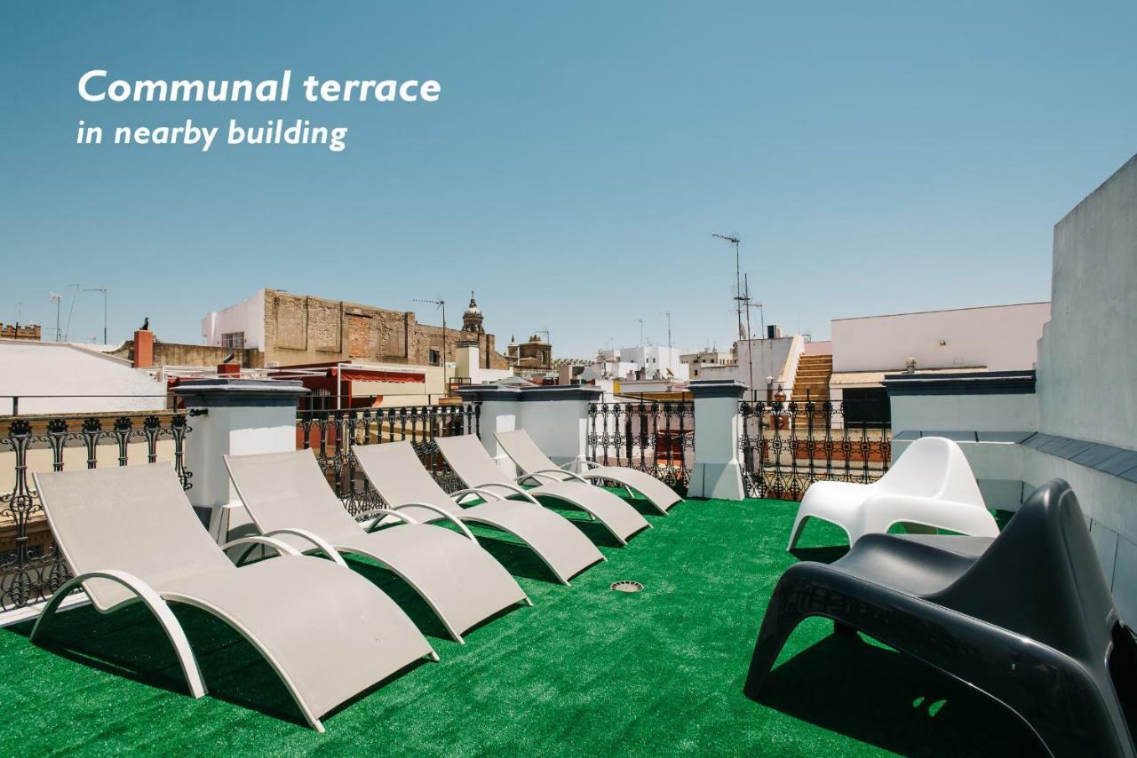 Hostly Acetres 1A Loft In City Center, Comunal Terrace, Fibre,Parking Optional Sevilla Bagian luar foto
